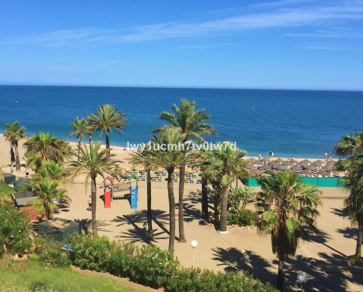 3 Bed Apartment for sale in Arroyo De La Miel Costa Del Sol, Málaga, Spain