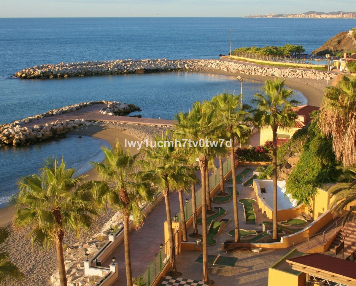 3 Bed Apartment for sale in Arroyo De La Miel Costa Del Sol, Málaga, Spain