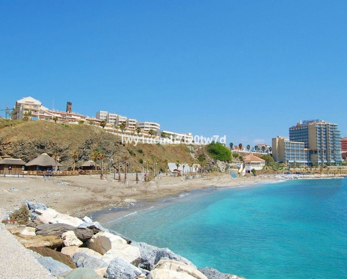 3 Bed Apartment for sale in Arroyo De La Miel Costa Del Sol, Málaga, Spain
