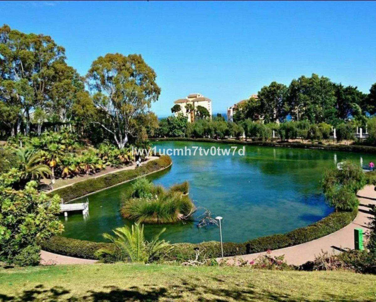 3 Bed Apartment for sale in Arroyo De La Miel Costa Del Sol, Málaga, Spain
