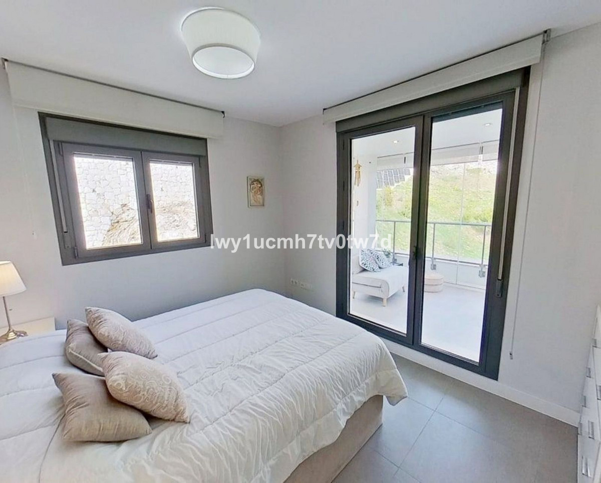 3 Bed Apartment for sale in Arroyo De La Miel Costa Del Sol, Málaga, Spain