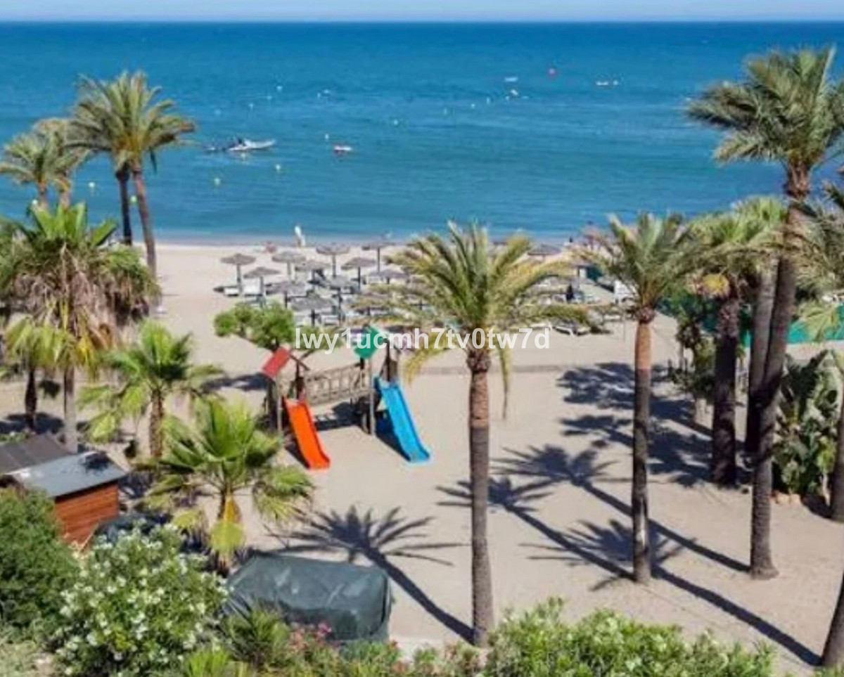3 Bed Apartment for sale in Arroyo De La Miel Costa Del Sol, Málaga, Spain