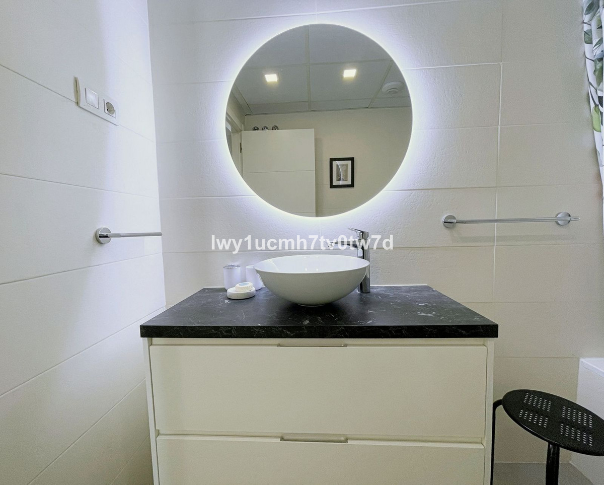 3 Bed Apartment for sale in Arroyo De La Miel Costa Del Sol, Málaga, Spain