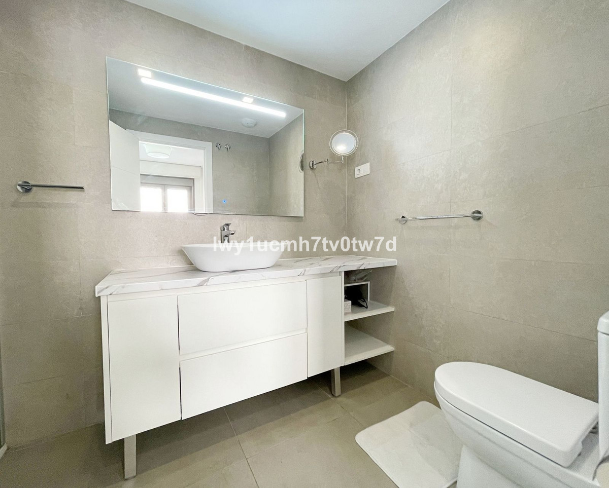 3 Bed Apartment for sale in Arroyo De La Miel Costa Del Sol, Málaga, Spain