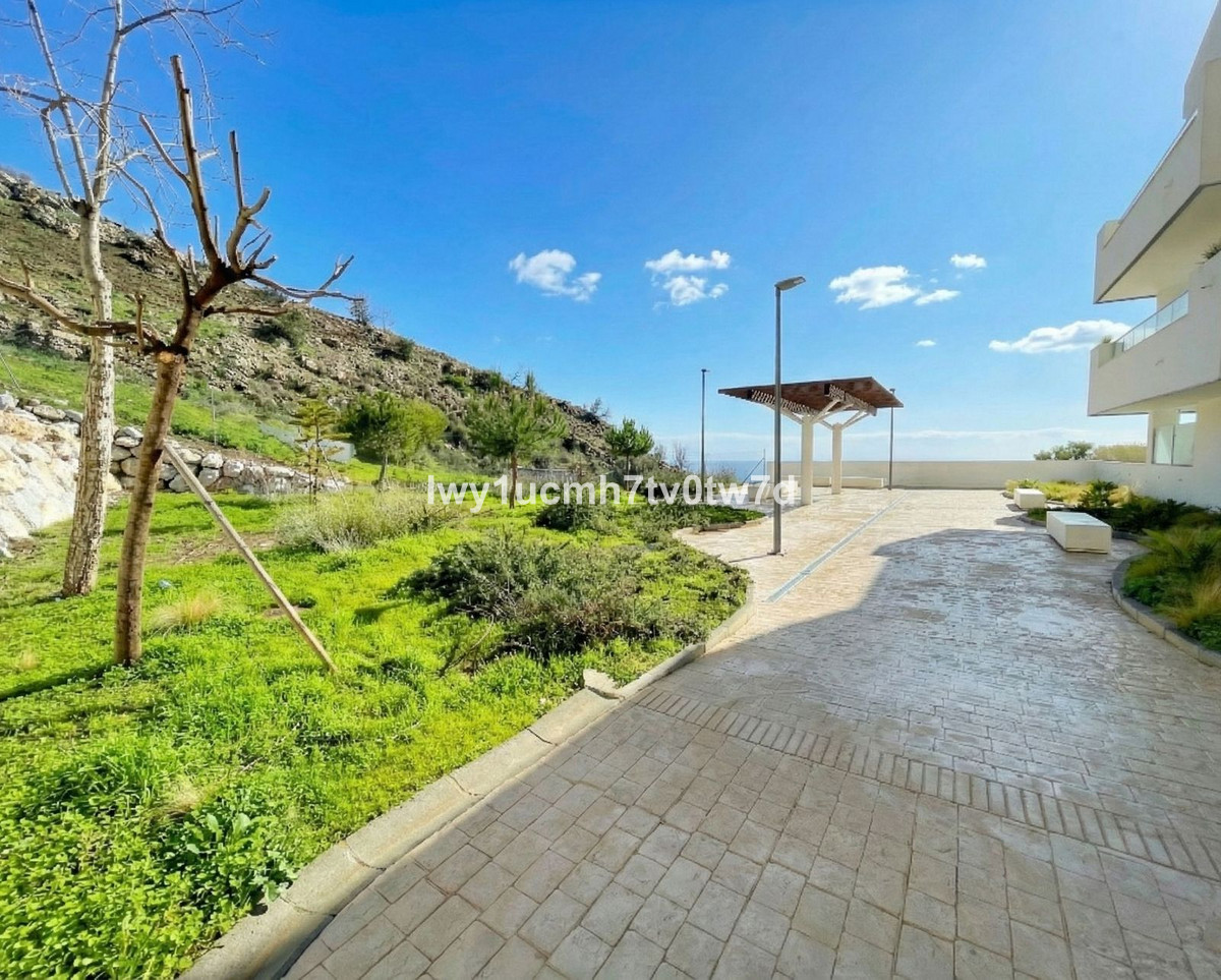3 Bed Apartment for sale in Arroyo De La Miel Costa Del Sol, Málaga, Spain