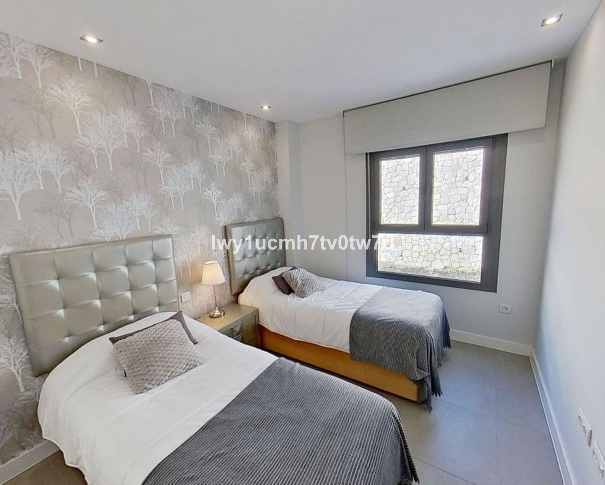 3 Bed Apartment for sale in Arroyo De La Miel Costa Del Sol, Málaga, Spain