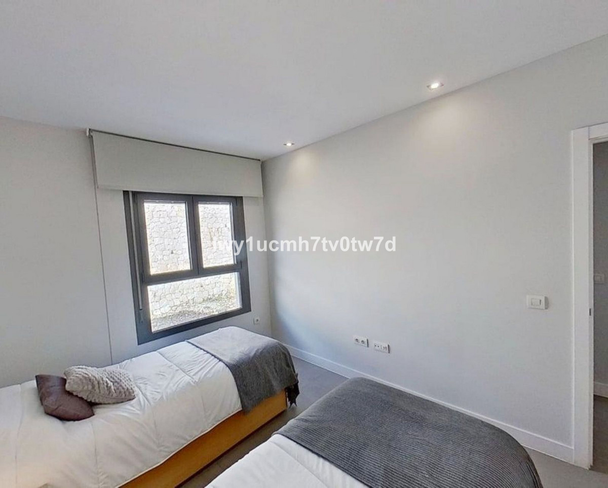 3 Bed Apartment for sale in Arroyo De La Miel Costa Del Sol, Málaga, Spain