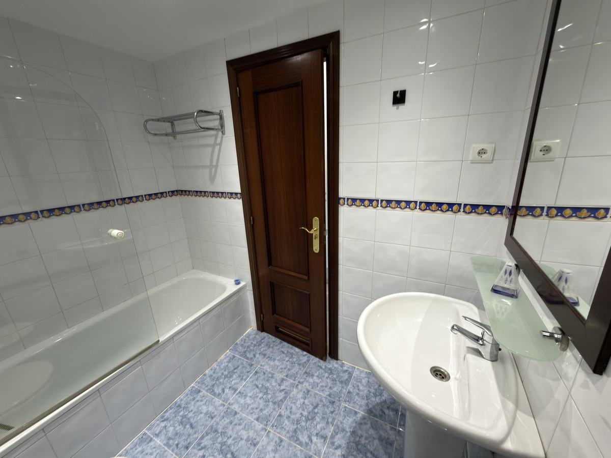 2 Bed Apartment for sale in Estepona Costa Del Sol, Málaga, Spain