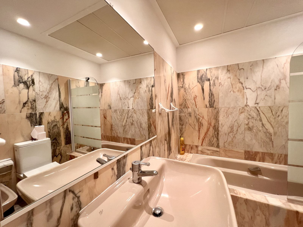3 Bed Apartment for sale in Fuengirola Costa Del Sol, Málaga, Spain