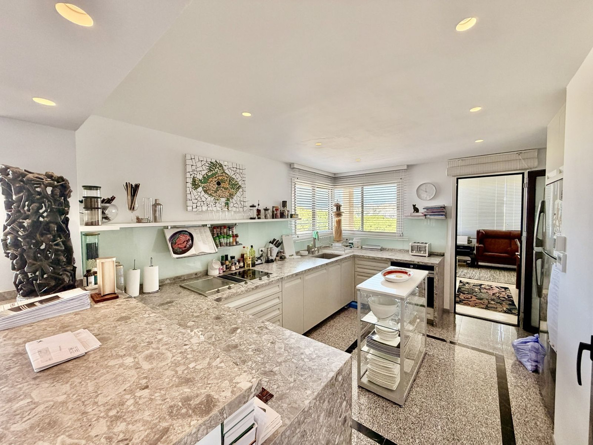 5 Bed Apartment for sale in Nueva Andalucía Costa Del Sol, Málaga, Spain