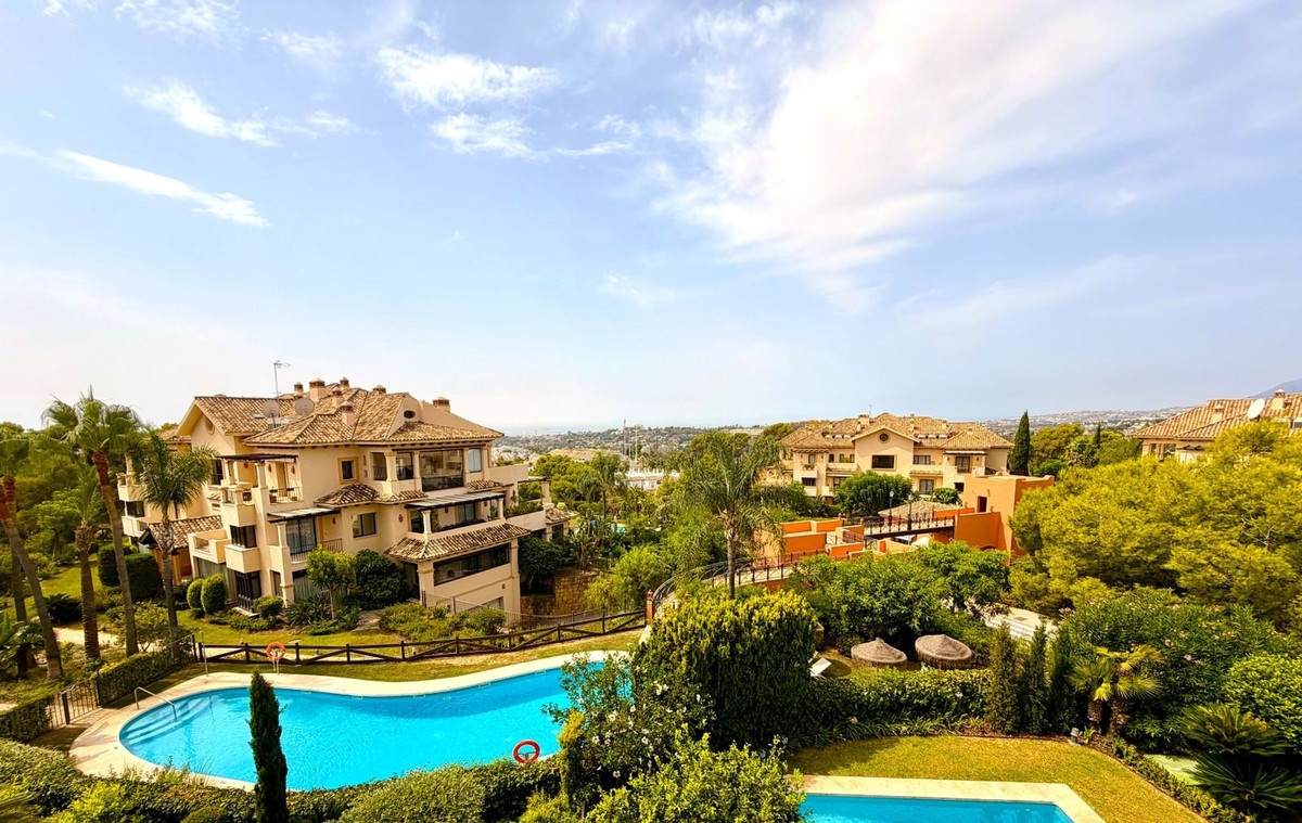 5 Bed Apartment for sale in Nueva Andalucía Costa Del Sol, Málaga, Spain