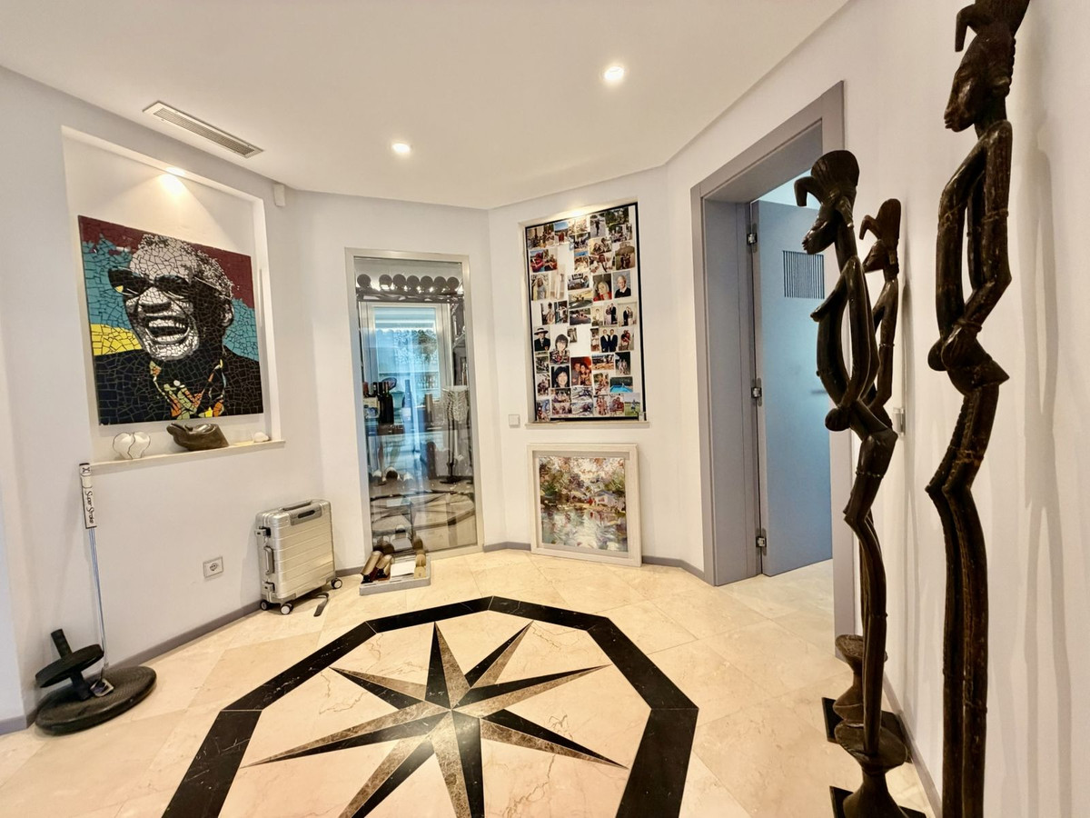 5 Bed Apartment for sale in Nueva Andalucía Costa Del Sol, Málaga, Spain