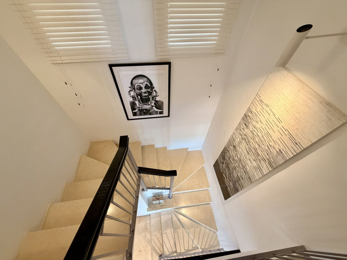 5 Bed Apartment for sale in Nueva Andalucía Costa Del Sol, Málaga, Spain