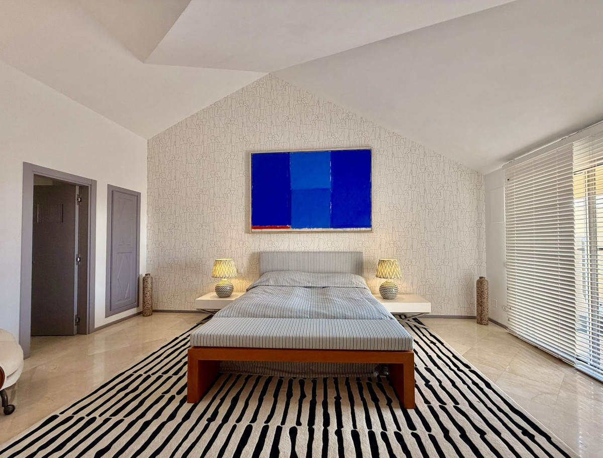 5 Bed Apartment for sale in Nueva Andalucía Costa Del Sol, Málaga, Spain