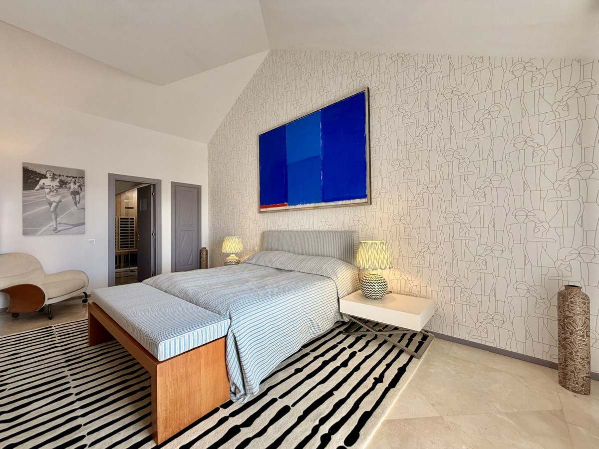 5 Bed Apartment for sale in Nueva Andalucía Costa Del Sol, Málaga, Spain