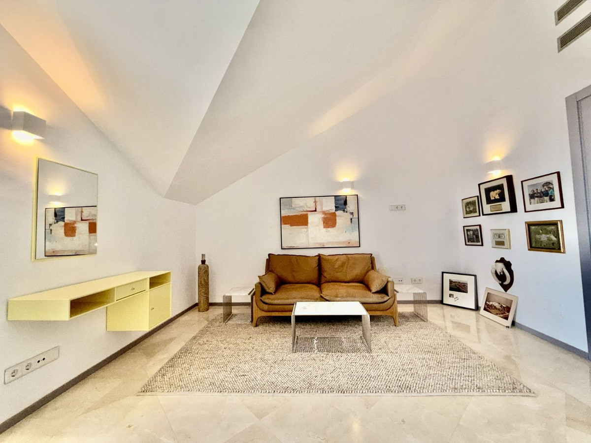 5 Bed Apartment for sale in Nueva Andalucía Costa Del Sol, Málaga, Spain