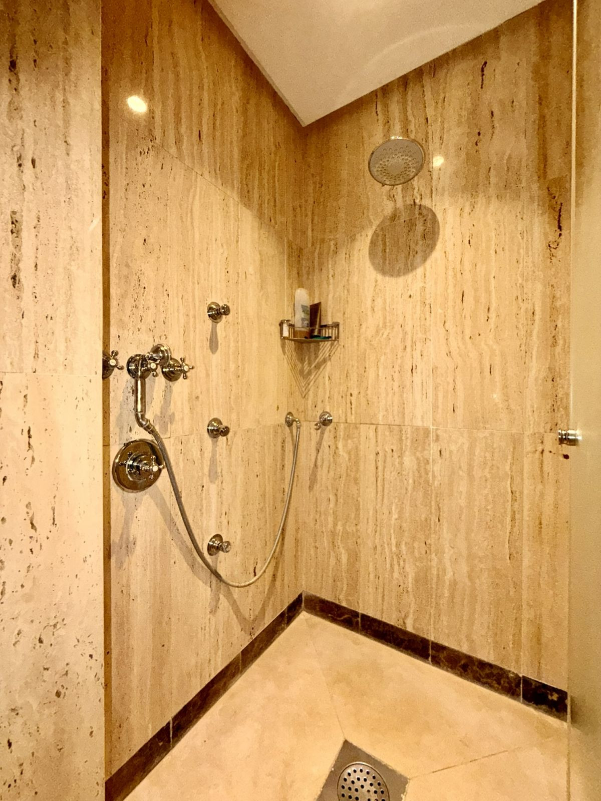 5 Bed Apartment for sale in Nueva Andalucía Costa Del Sol, Málaga, Spain