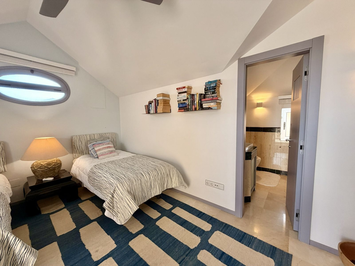 5 Bed Apartment for sale in Nueva Andalucía Costa Del Sol, Málaga, Spain