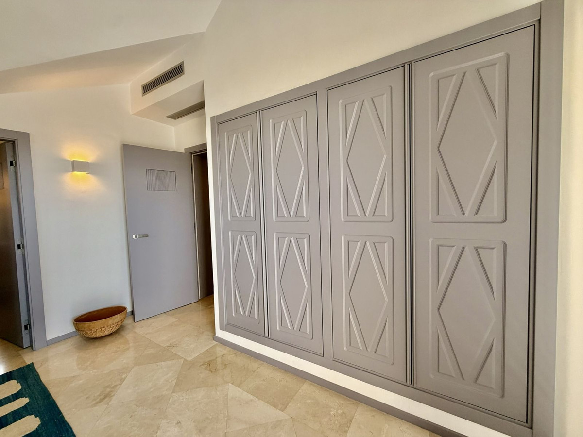 5 Bed Apartment for sale in Nueva Andalucía Costa Del Sol, Málaga, Spain