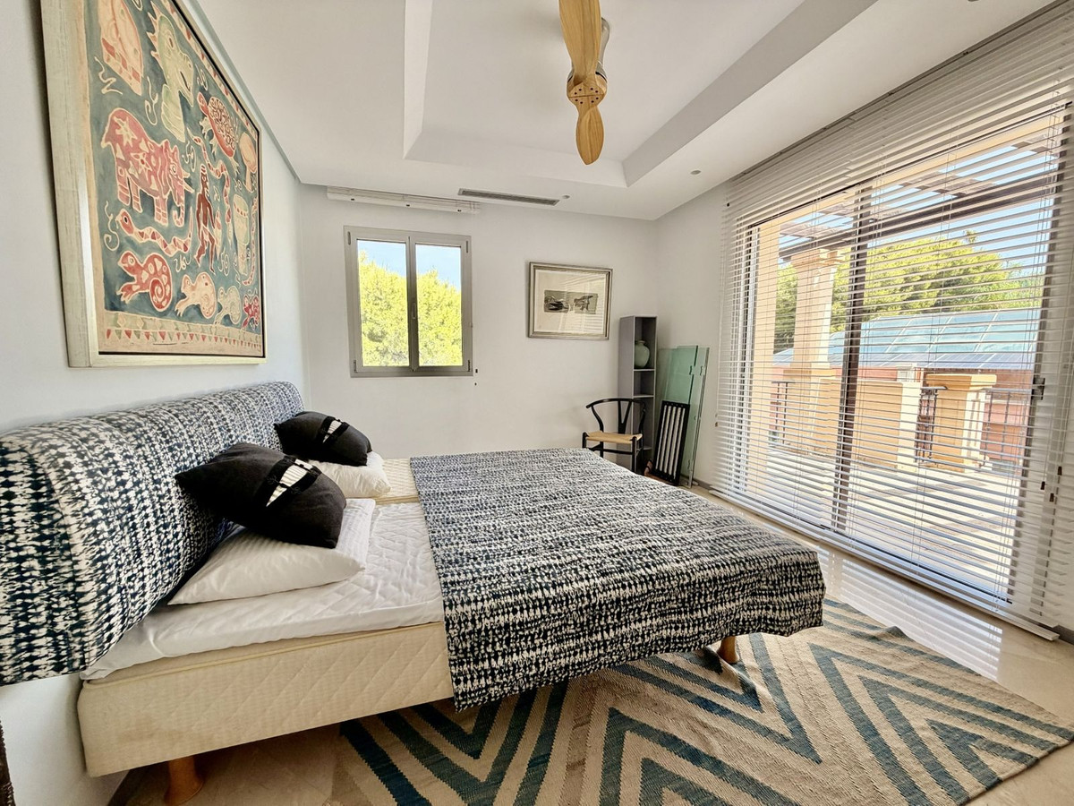 5 Bed Apartment for sale in Nueva Andalucía Costa Del Sol, Málaga, Spain