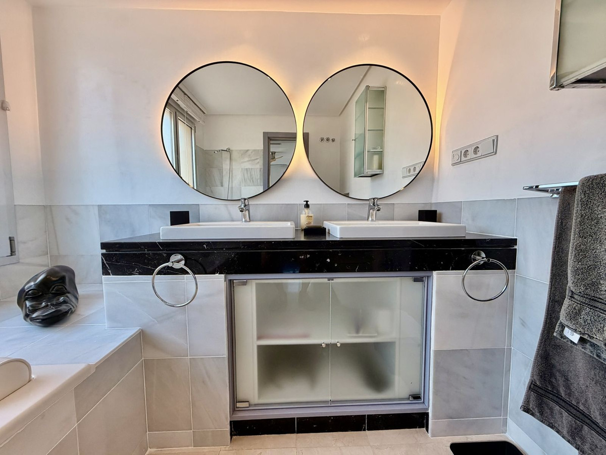 5 Bed Apartment for sale in Nueva Andalucía Costa Del Sol, Málaga, Spain