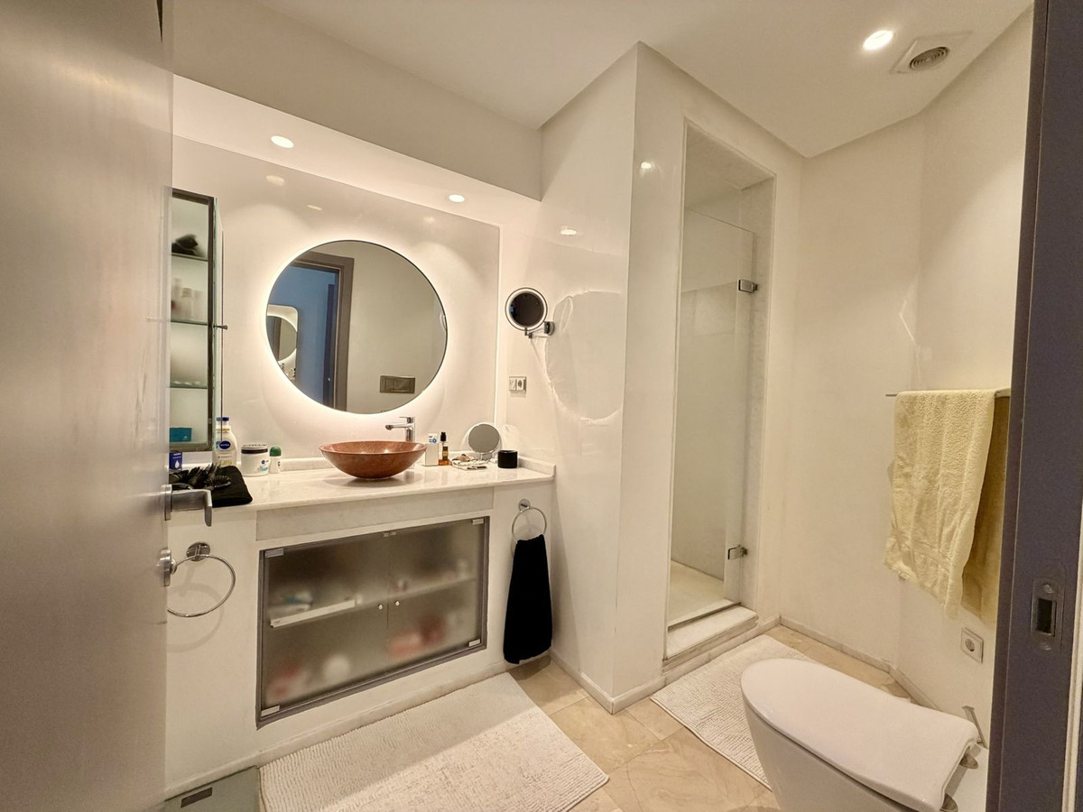 5 Bed Apartment for sale in Nueva Andalucía Costa Del Sol, Málaga, Spain