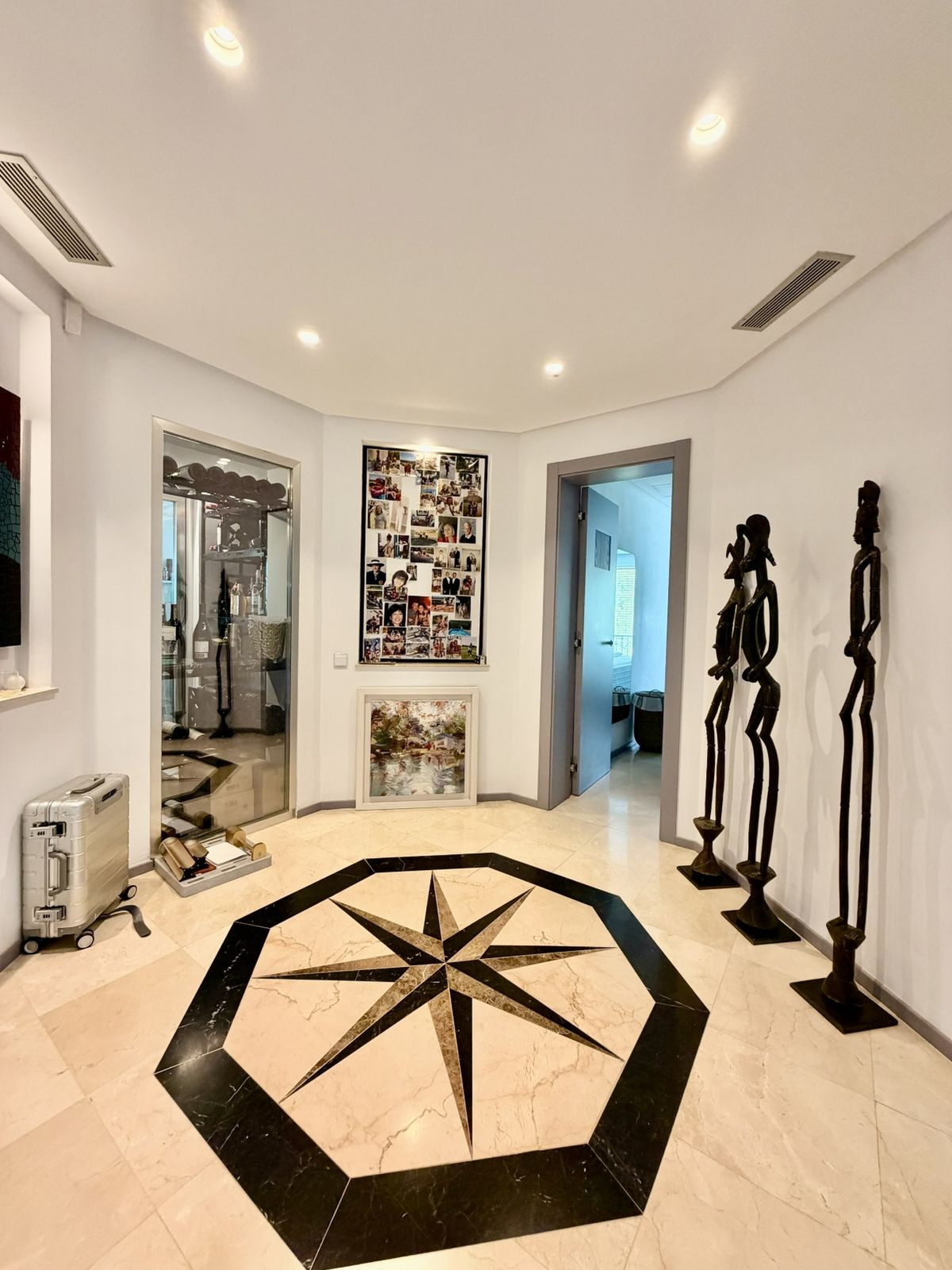5 Bed Apartment for sale in Nueva Andalucía Costa Del Sol, Málaga, Spain