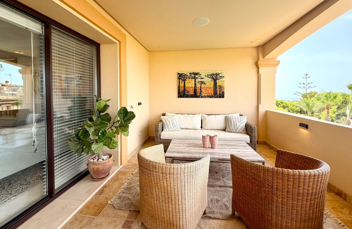 5 Bed Apartment for sale in Nueva Andalucía Costa Del Sol, Málaga, Spain