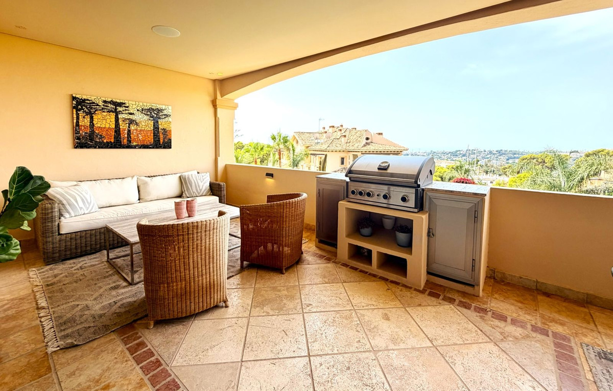 5 Bed Apartment for sale in Nueva Andalucía Costa Del Sol, Málaga, Spain