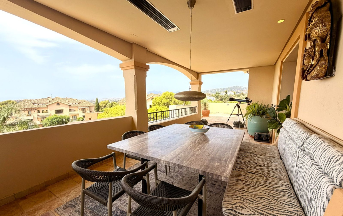 5 Bed Apartment for sale in Nueva Andalucía Costa Del Sol, Málaga, Spain