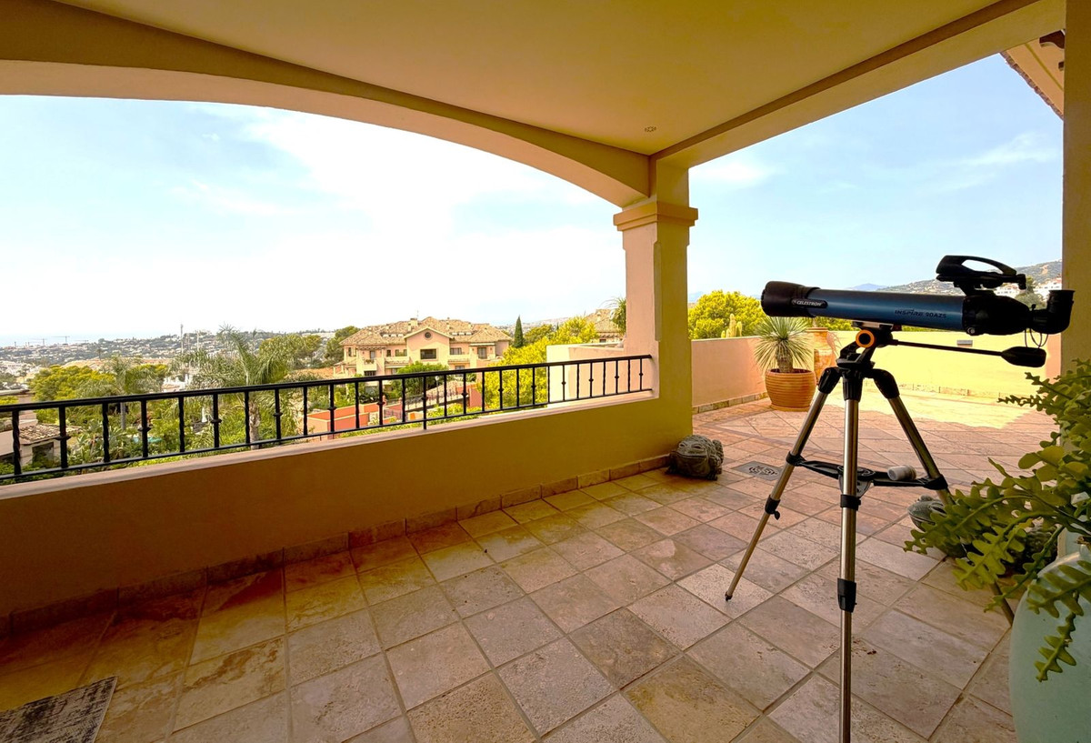 5 Bed Apartment for sale in Nueva Andalucía Costa Del Sol, Málaga, Spain