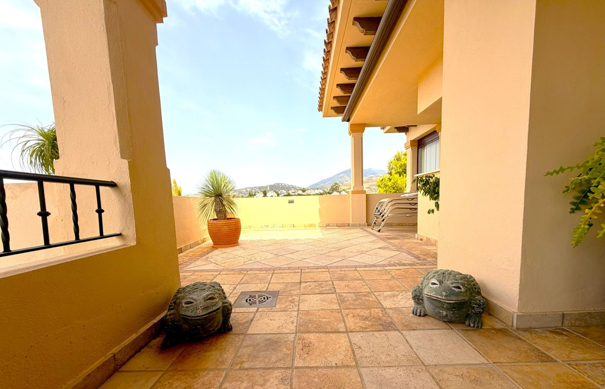 5 Bed Apartment for sale in Nueva Andalucía Costa Del Sol, Málaga, Spain