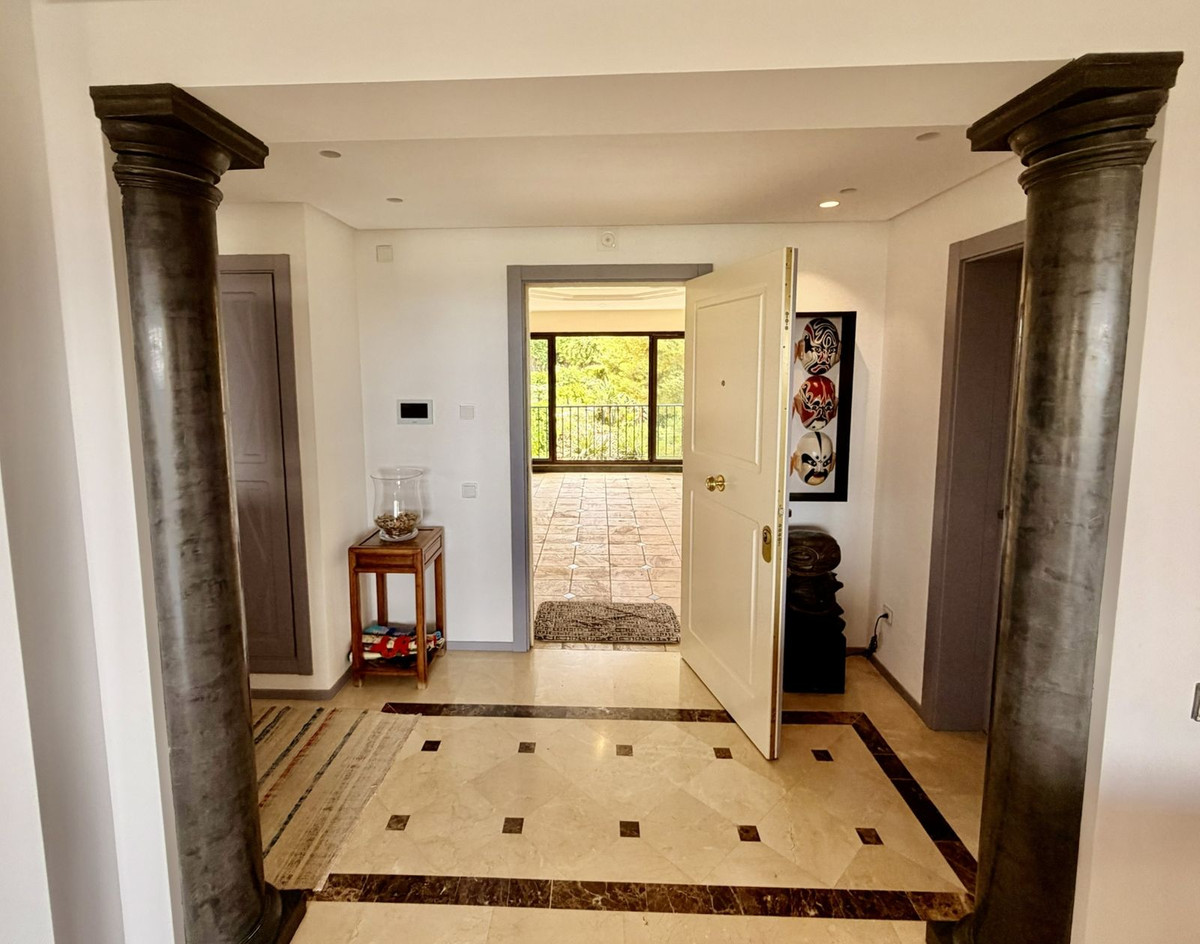 5 Bed Apartment for sale in Nueva Andalucía Costa Del Sol, Málaga, Spain