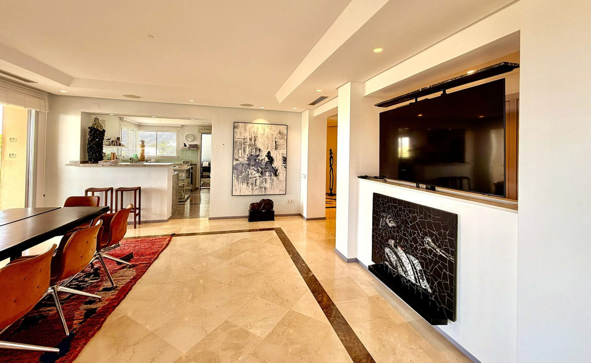 5 Bed Apartment for sale in Nueva Andalucía Costa Del Sol, Málaga, Spain