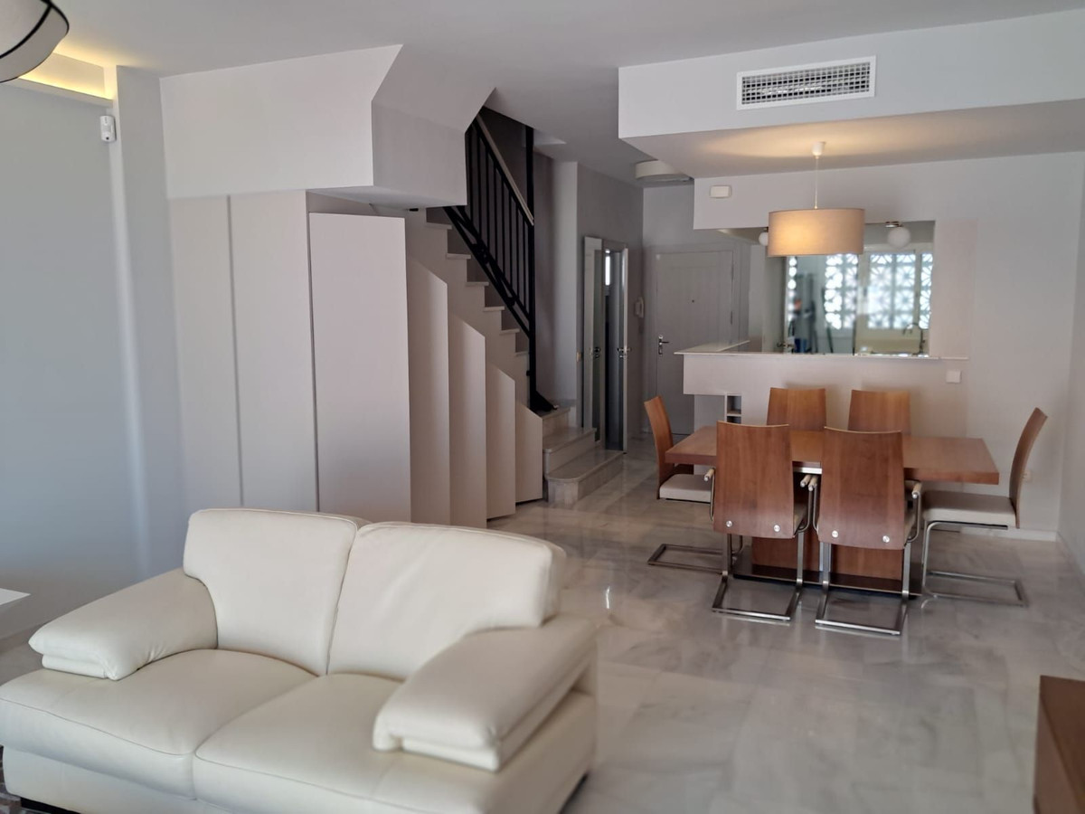 Se vende Villa - Chalet de 3 dormitorios en Costa Del Sol, Málaga, España