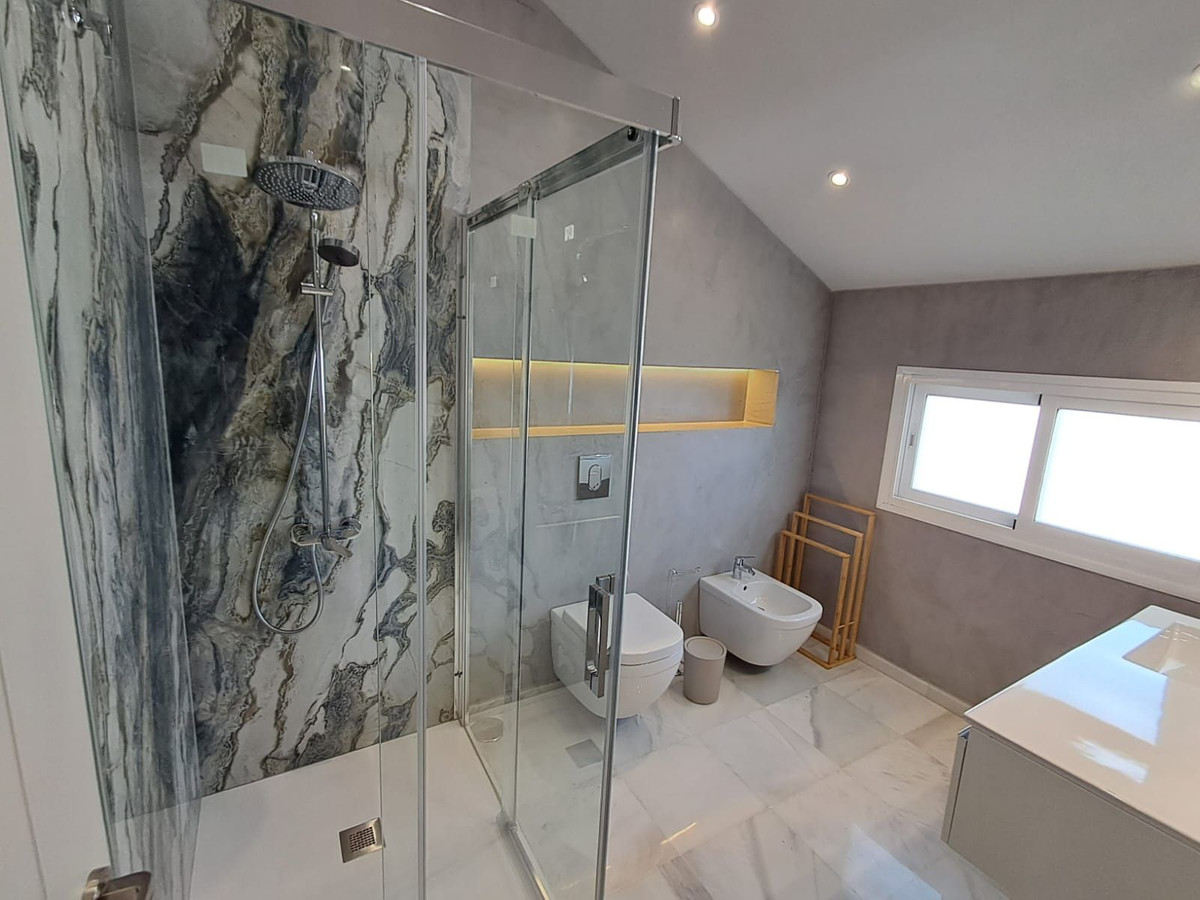 Se vende Villa - Chalet de 3 dormitorios en Costa Del Sol, Málaga, España