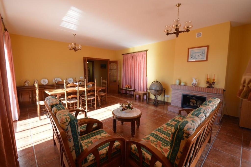 6 Bed Townhouse for sale in Benalmadena Costa Del Sol, Málaga, Spain