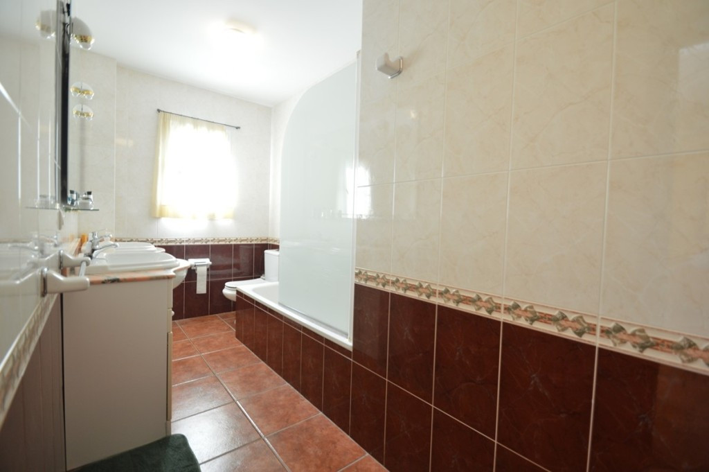6 Bed Townhouse for sale in Benalmadena Costa Del Sol, Málaga, Spain