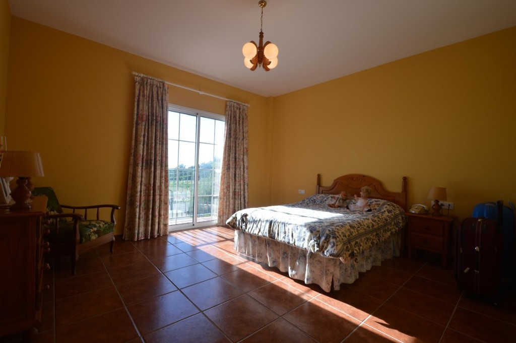 6 Bed Townhouse for sale in Benalmadena Costa Del Sol, Málaga, Spain