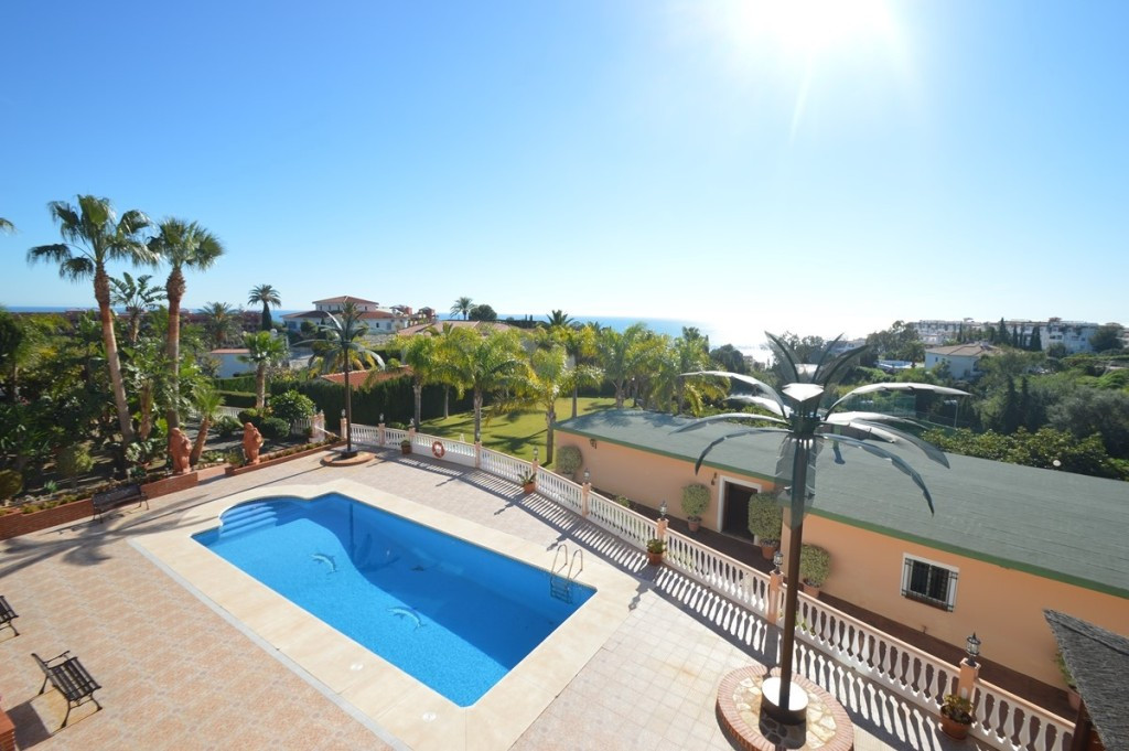 6 Bed Townhouse for sale in Benalmadena Costa Del Sol, Málaga, Spain