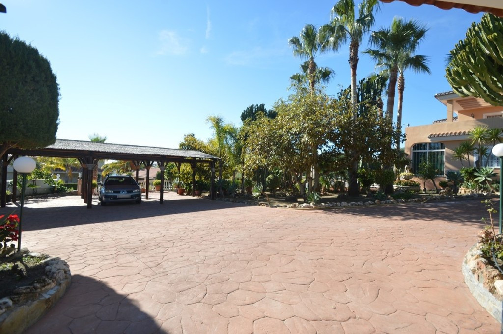 6 Bed Townhouse for sale in Benalmadena Costa Del Sol, Málaga, Spain