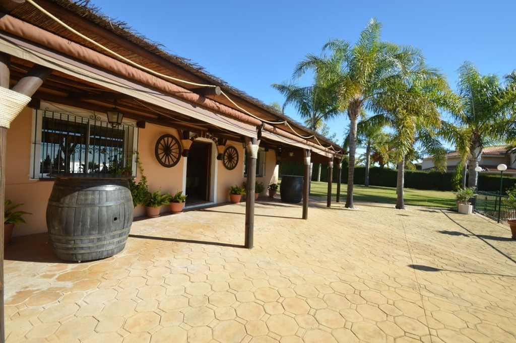 6 Bed Townhouse for sale in Benalmadena Costa Del Sol, Málaga, Spain