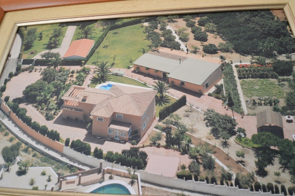 6 Bed Townhouse for sale in Benalmadena Costa Del Sol, Málaga, Spain
