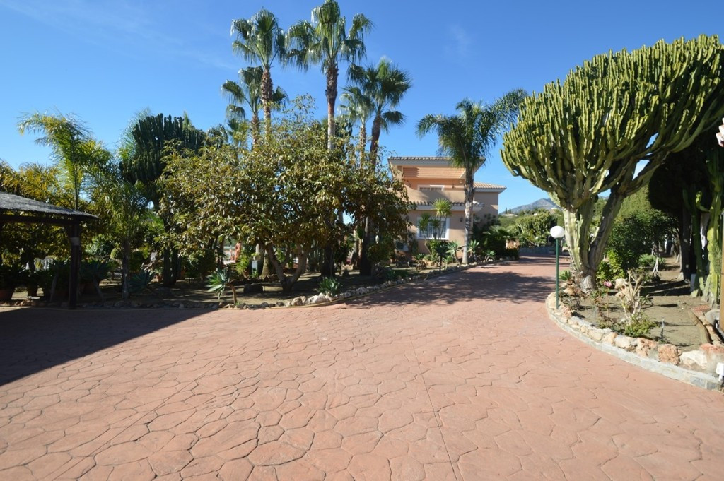 6 Bed Townhouse for sale in Benalmadena Costa Del Sol, Málaga, Spain