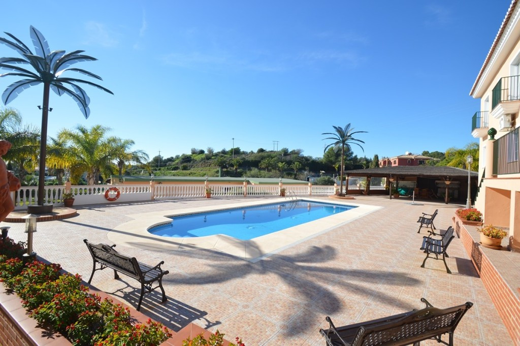 6 Bed Townhouse for sale in Benalmadena Costa Del Sol, Málaga, Spain