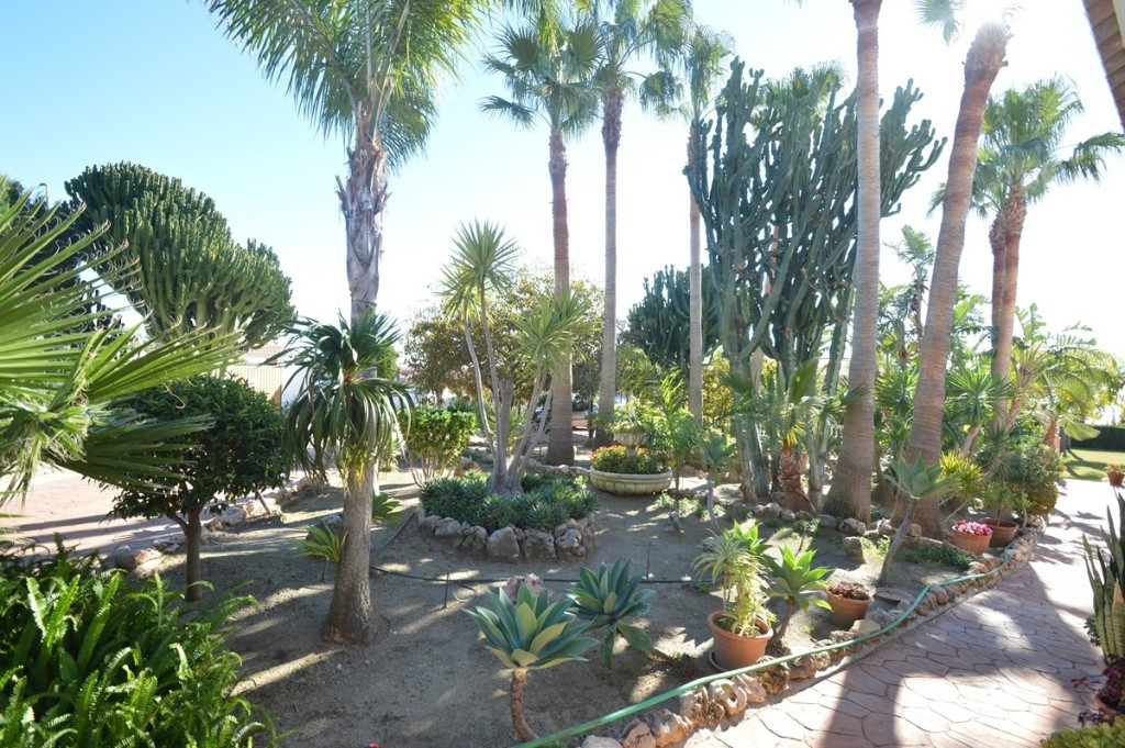 6 Bed Townhouse for sale in Benalmadena Costa Del Sol, Málaga, Spain