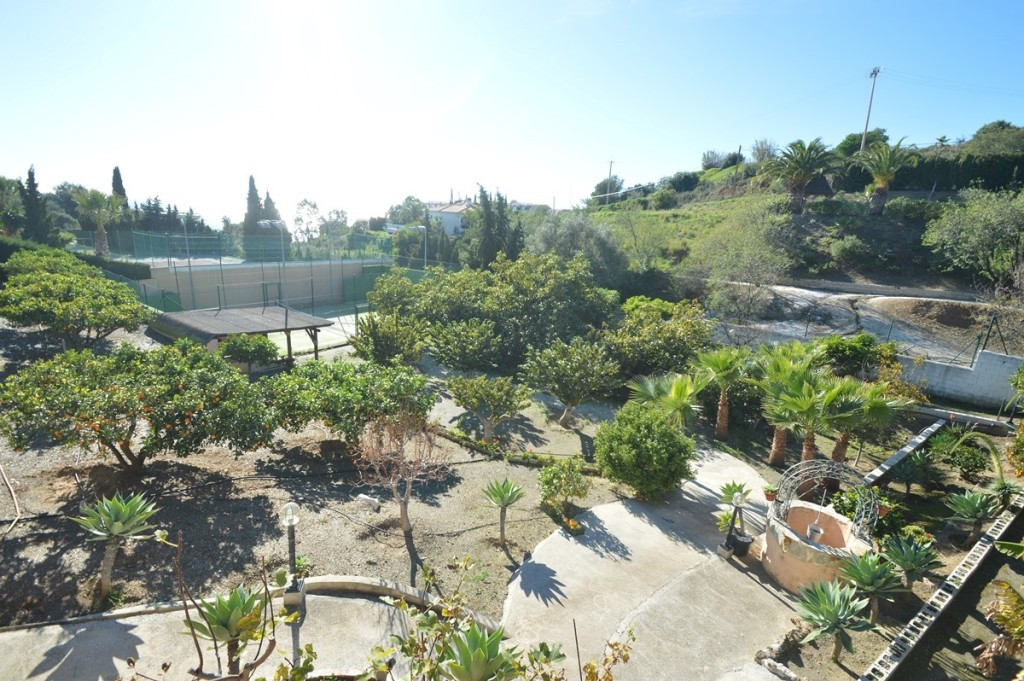 6 Bed Townhouse for sale in Benalmadena Costa Del Sol, Málaga, Spain