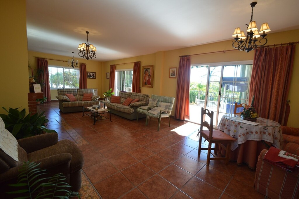 6 Bed Townhouse for sale in Benalmadena Costa Del Sol, Málaga, Spain