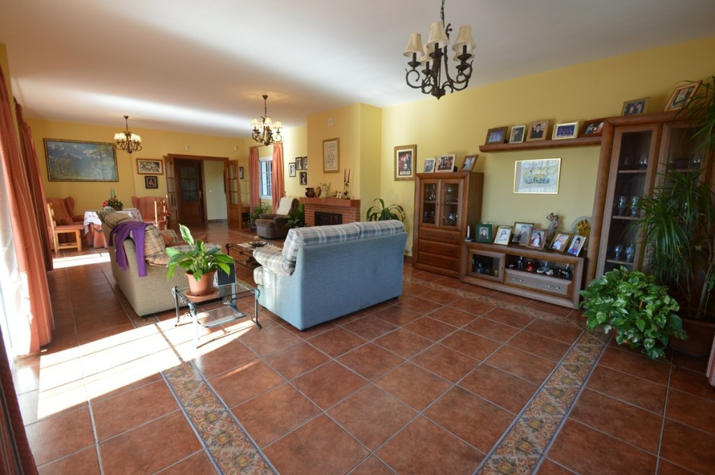 6 Bed Townhouse for sale in Benalmadena Costa Del Sol, Málaga, Spain