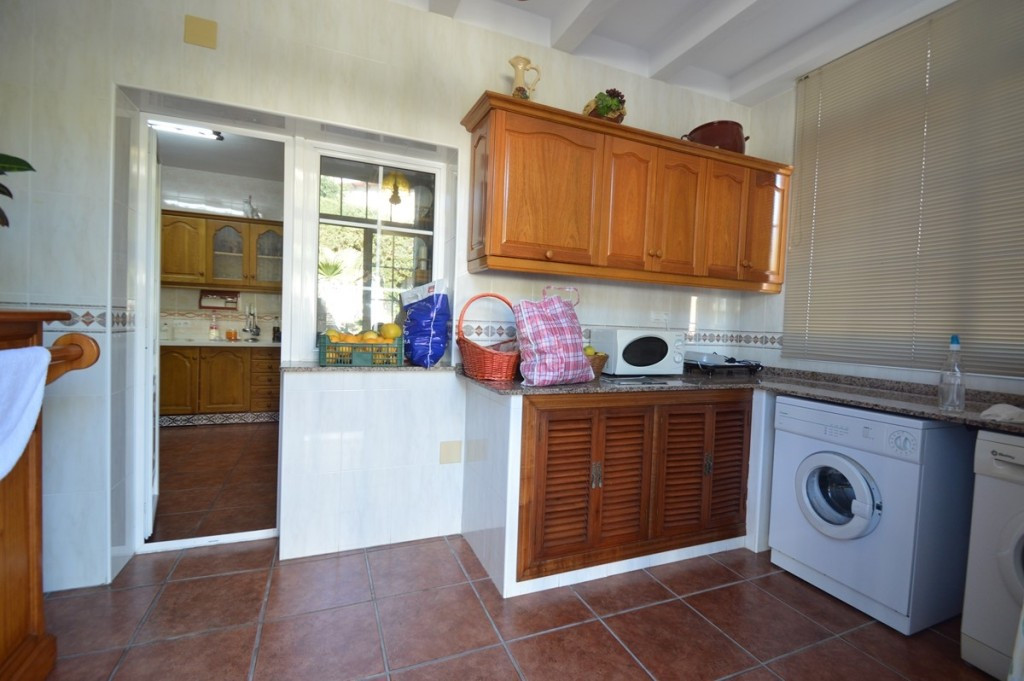 6 Bed Townhouse for sale in Benalmadena Costa Del Sol, Málaga, Spain